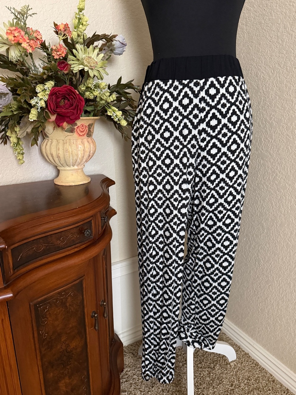 Like an Angel Diamond-Print Jogger Pants